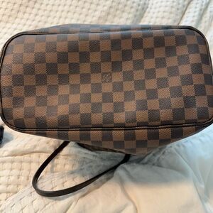 Louis Vuitton Neverfull MM Damier Ebene Cherry inside!